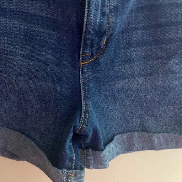 Celebrity pink jean Shorts - Picture 4 of 6